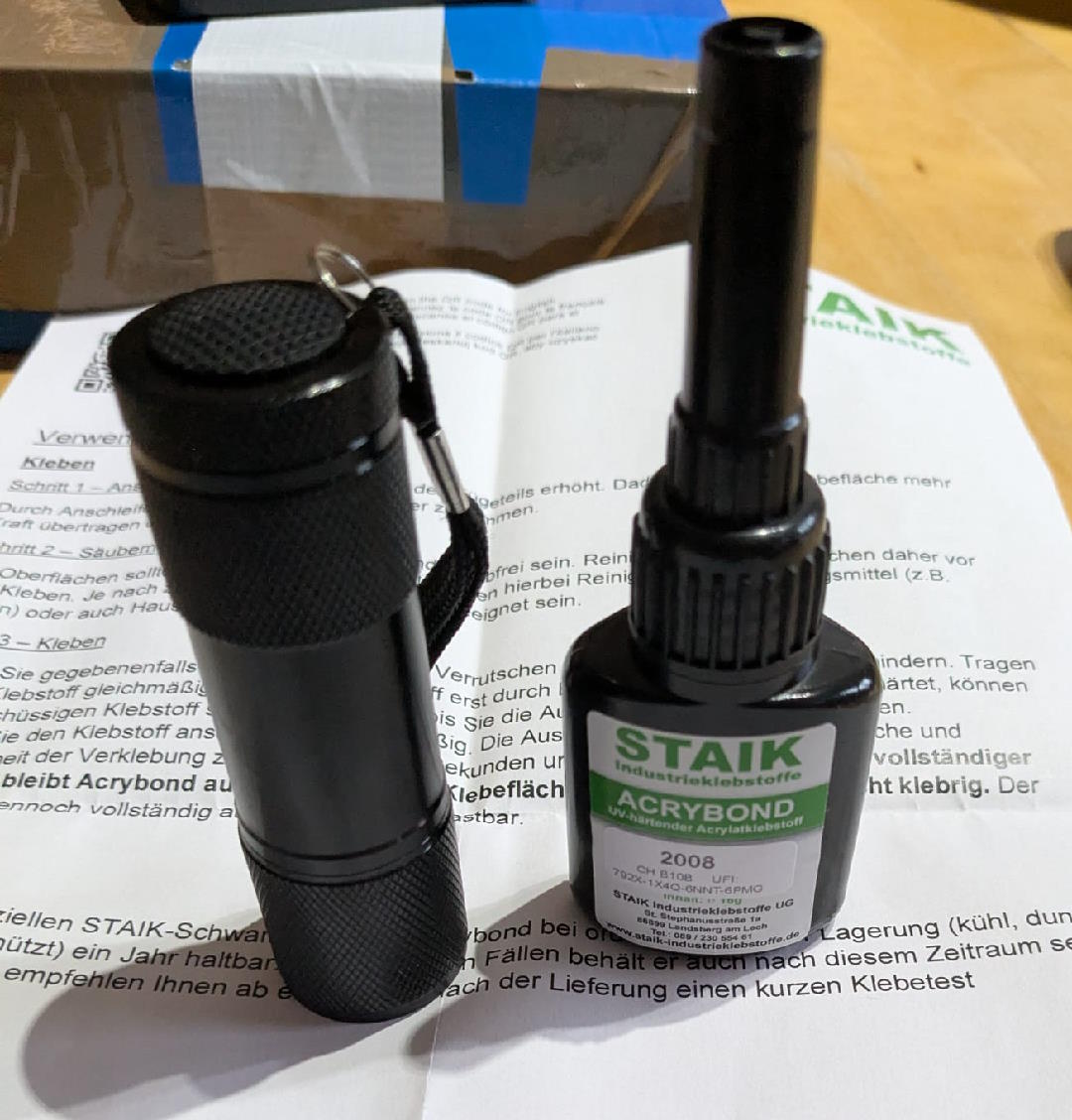 Acryl-Kleber.jpg
