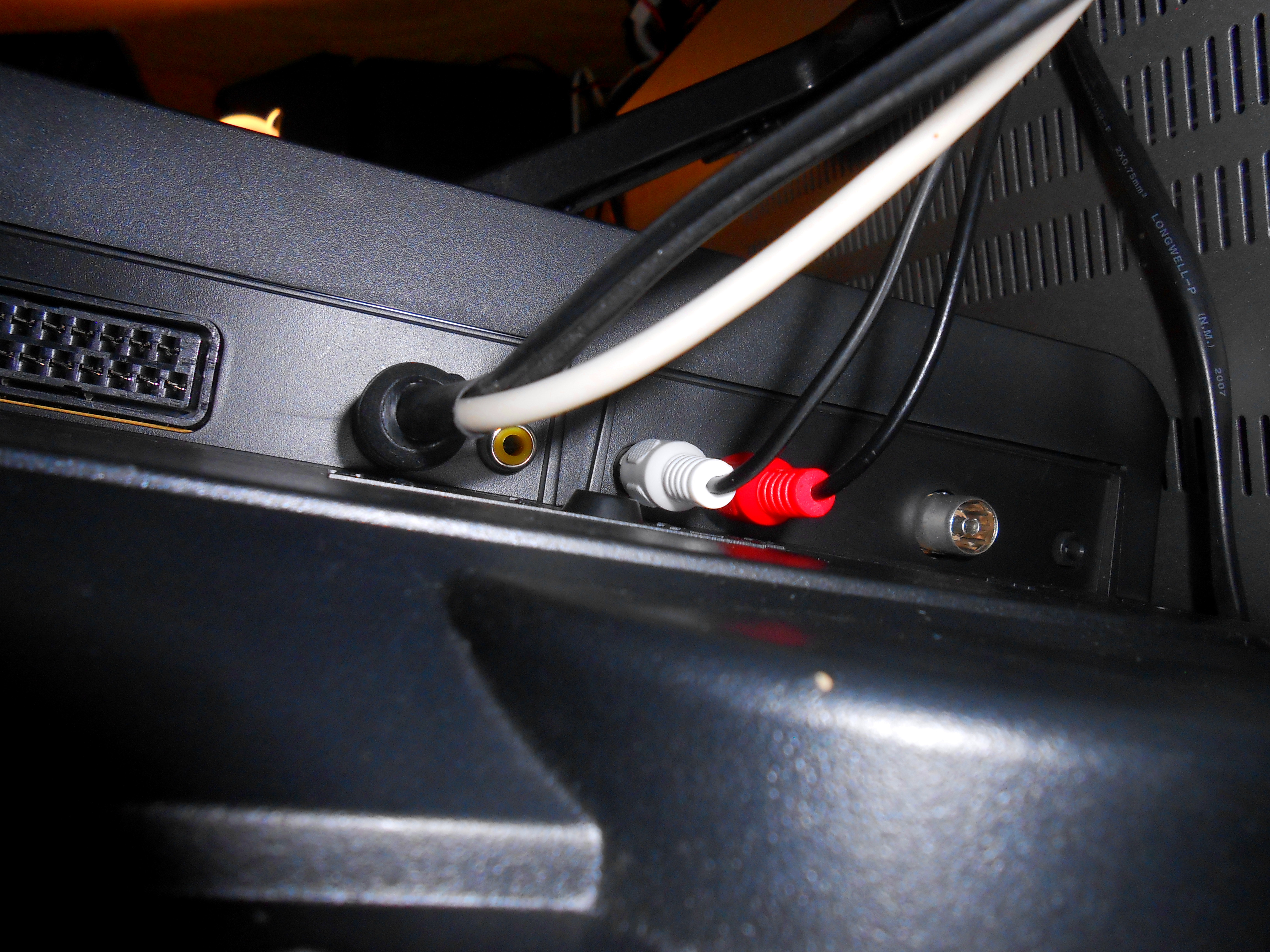 Monitor Anschlüsse 01.jpg