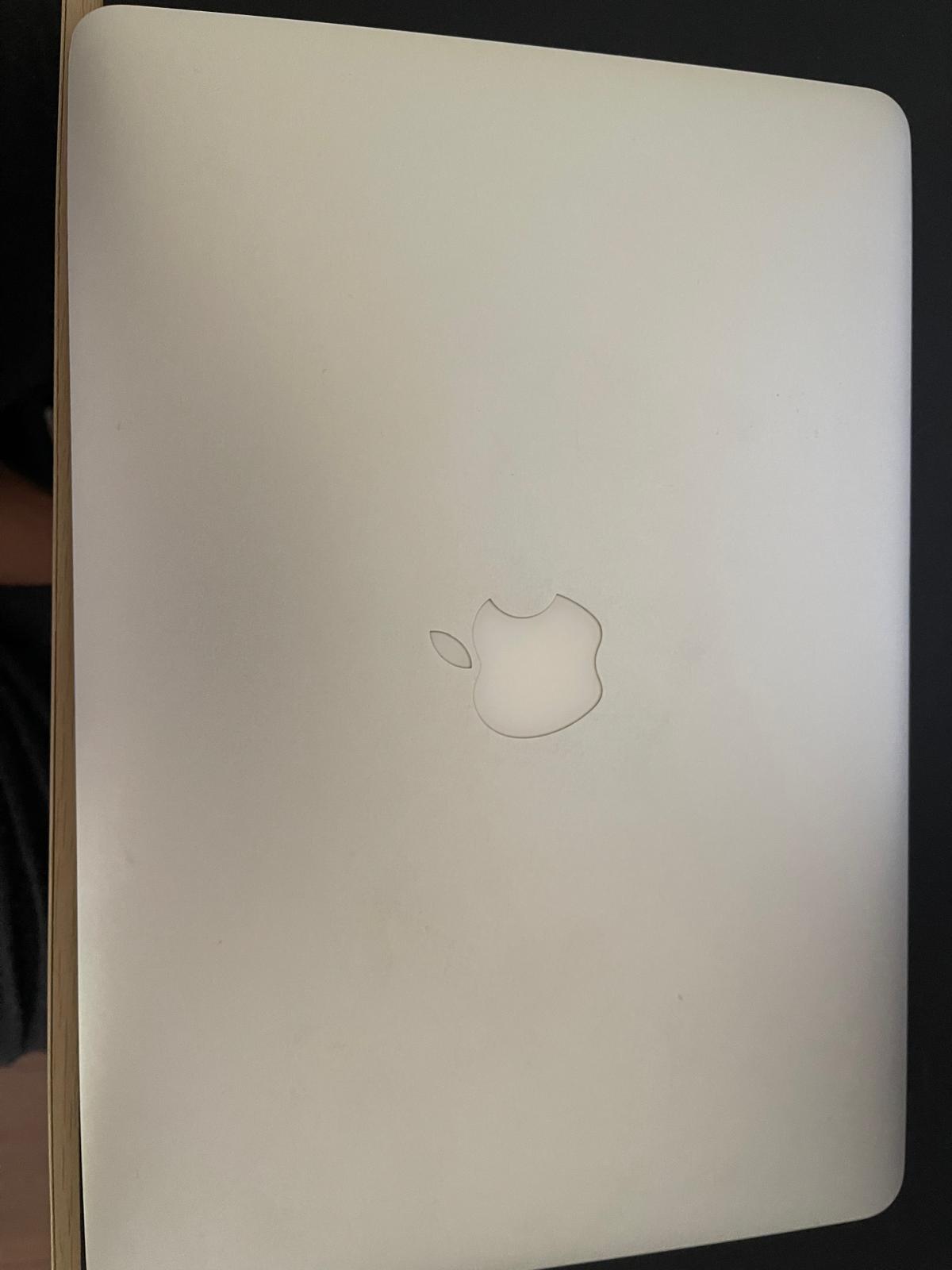 macbook5.jpg