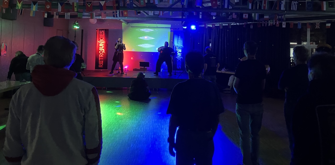 RetroJunkies minus Pia.jpg