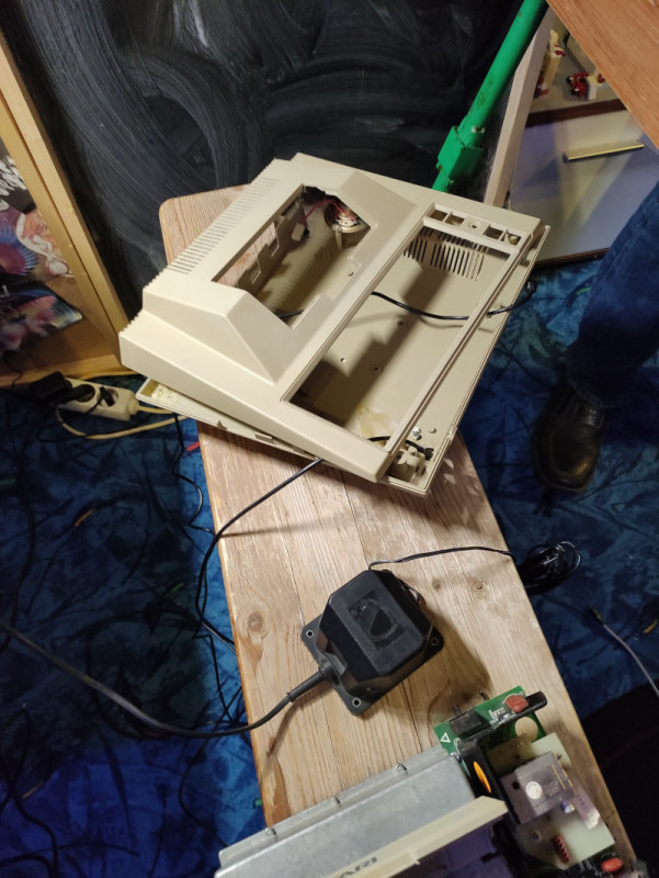 A400_Geh.jpg (252.23 KiB) 60169 mal betrachtet ...und das Gehäuse.