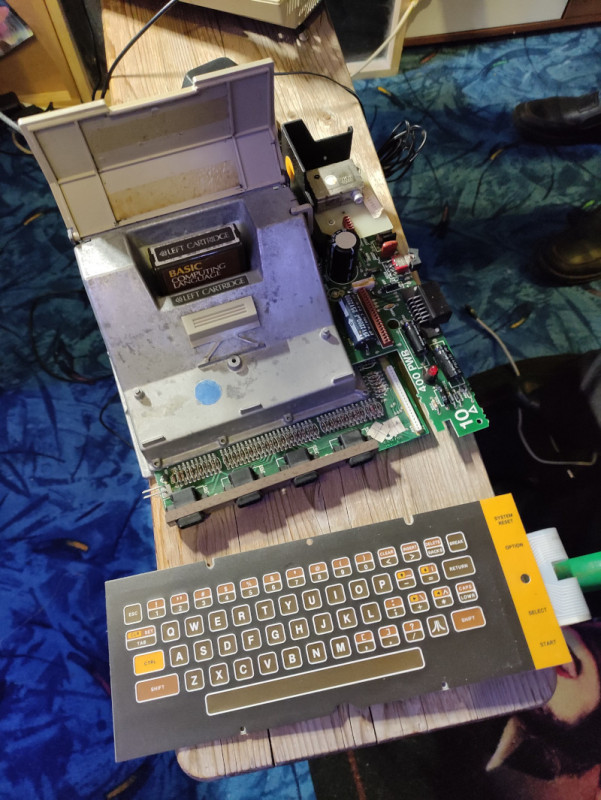 A400_innen.jpg (285.9 KiB) 60169 mal betrachtet Die Innereien des kleinen Ataris