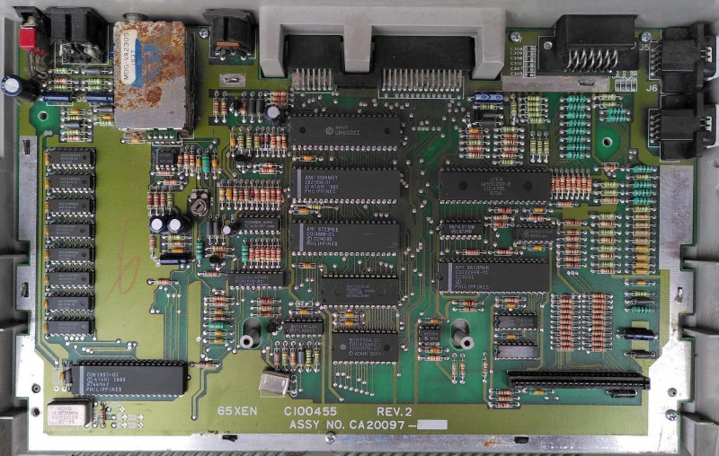 Atari 800XE.jpeg (574.76 KiB) 19513 mal betrachtet Atari 800XE von innen