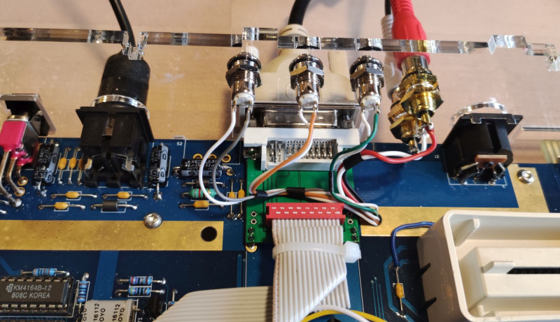 Board_Top_2.jpg (302.58 KiB) 23917 mal betrachtet Anschlüsse von innen